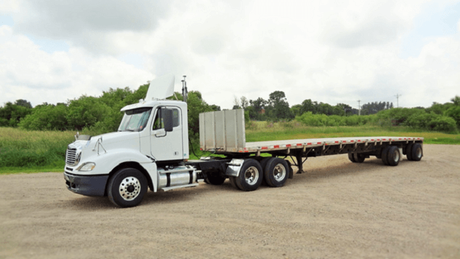 Flatbed trailer for specialized open-deck freight